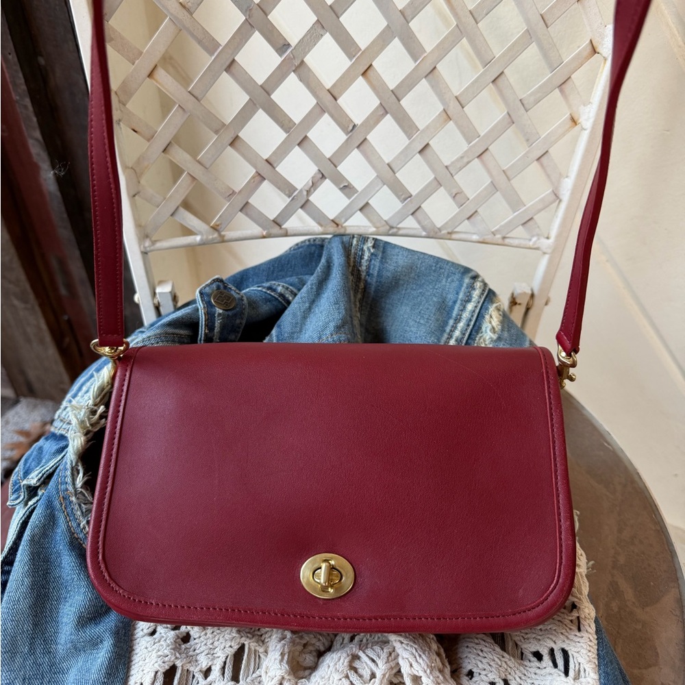 VINTAGE COACH RED LEATHER PENNY POCKET BAG
Style # 9755 - Picture 6 of 17